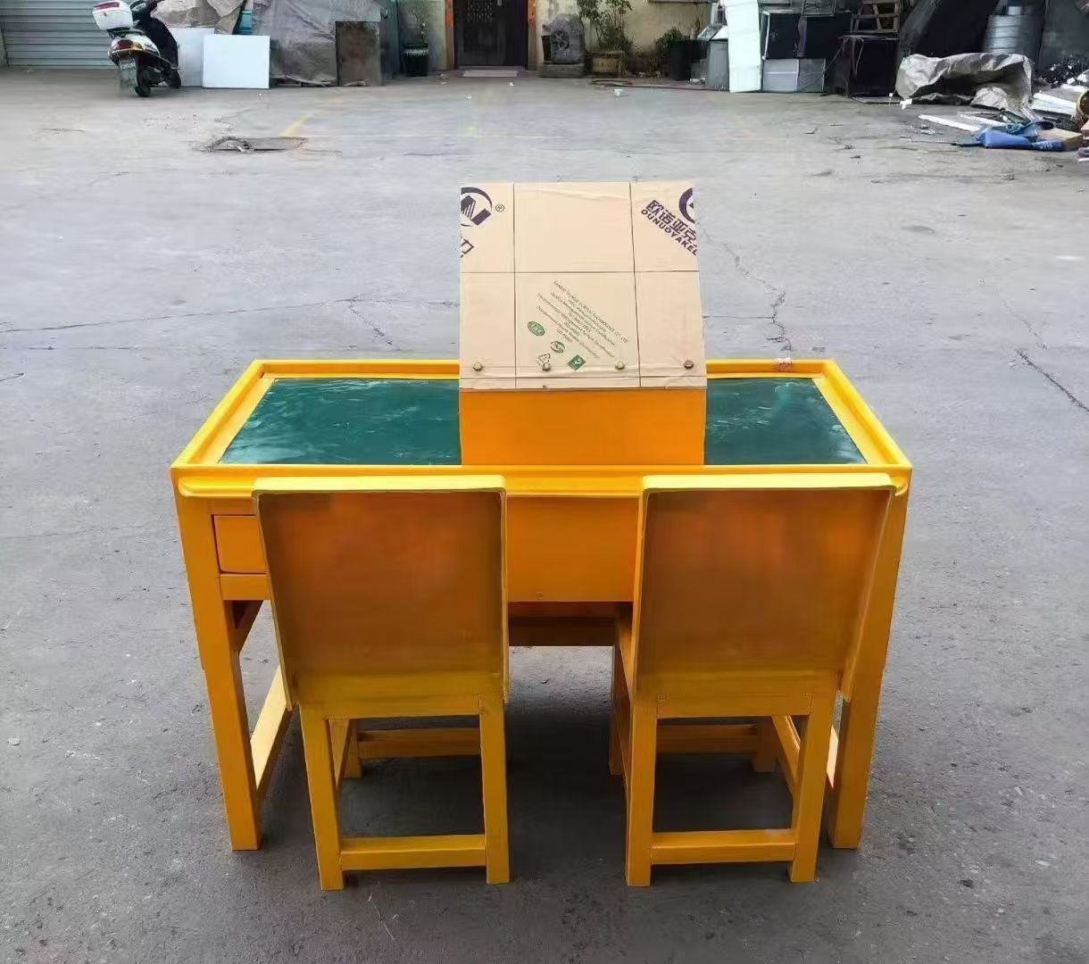 和硕防静电导通桌井下煤矿火工品发放桌：危险品流转的安全守护者